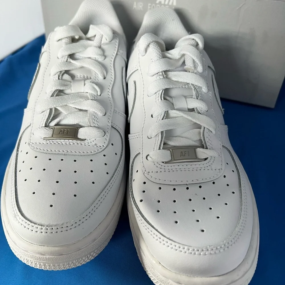 Nike Air Force 1 White Boys Sneakers SAME DAY SHIPPING - Picture 2 of 5